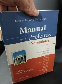 Capa de Manual para Prefeitos e Vereadores - Marcos Antônio Fernandes - Quartier Latin