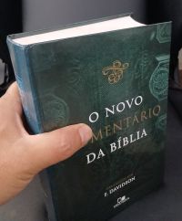 Capa de O Novo Comentário da Bíblia, Organizado por F. Davidson, Vida Nova - em ótimo estado